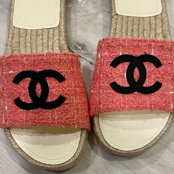 Chanel Sandals in Pink. - Picture 4 of 8
